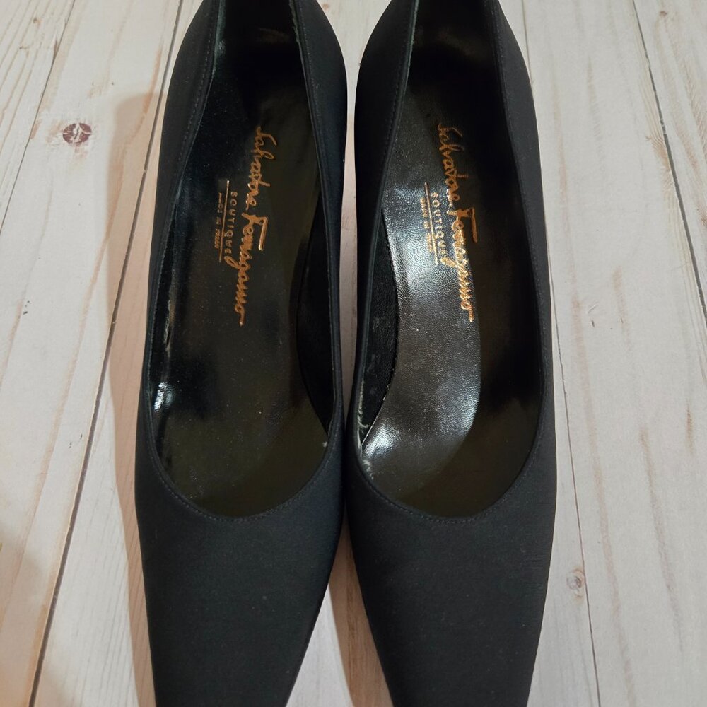Salvatore Ferragamo Nisida Pumps Women 8 AA Narrow Black Suede Heels - Picture 2 of 10